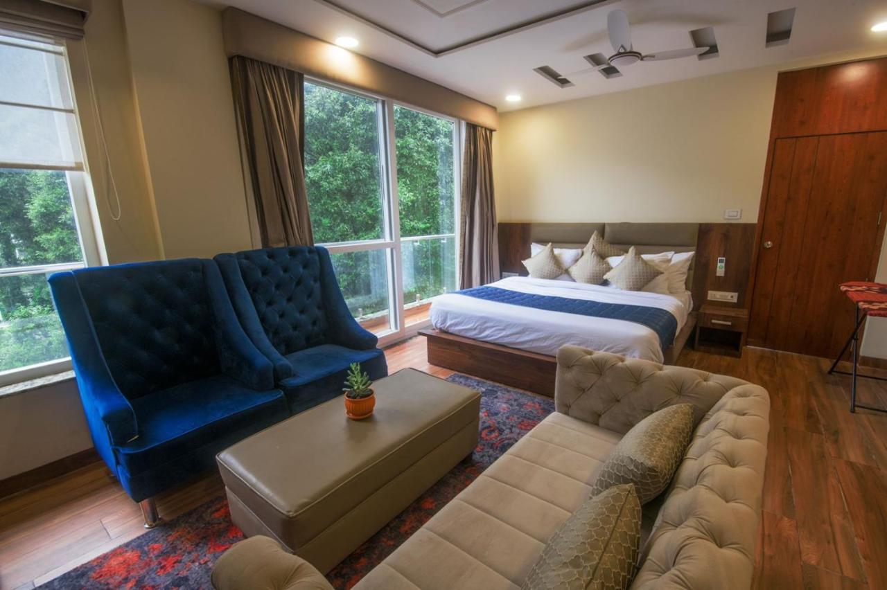 Shivaay Morex- A Vegetarian Hotel ダラムシャーラー エクステリア 写真