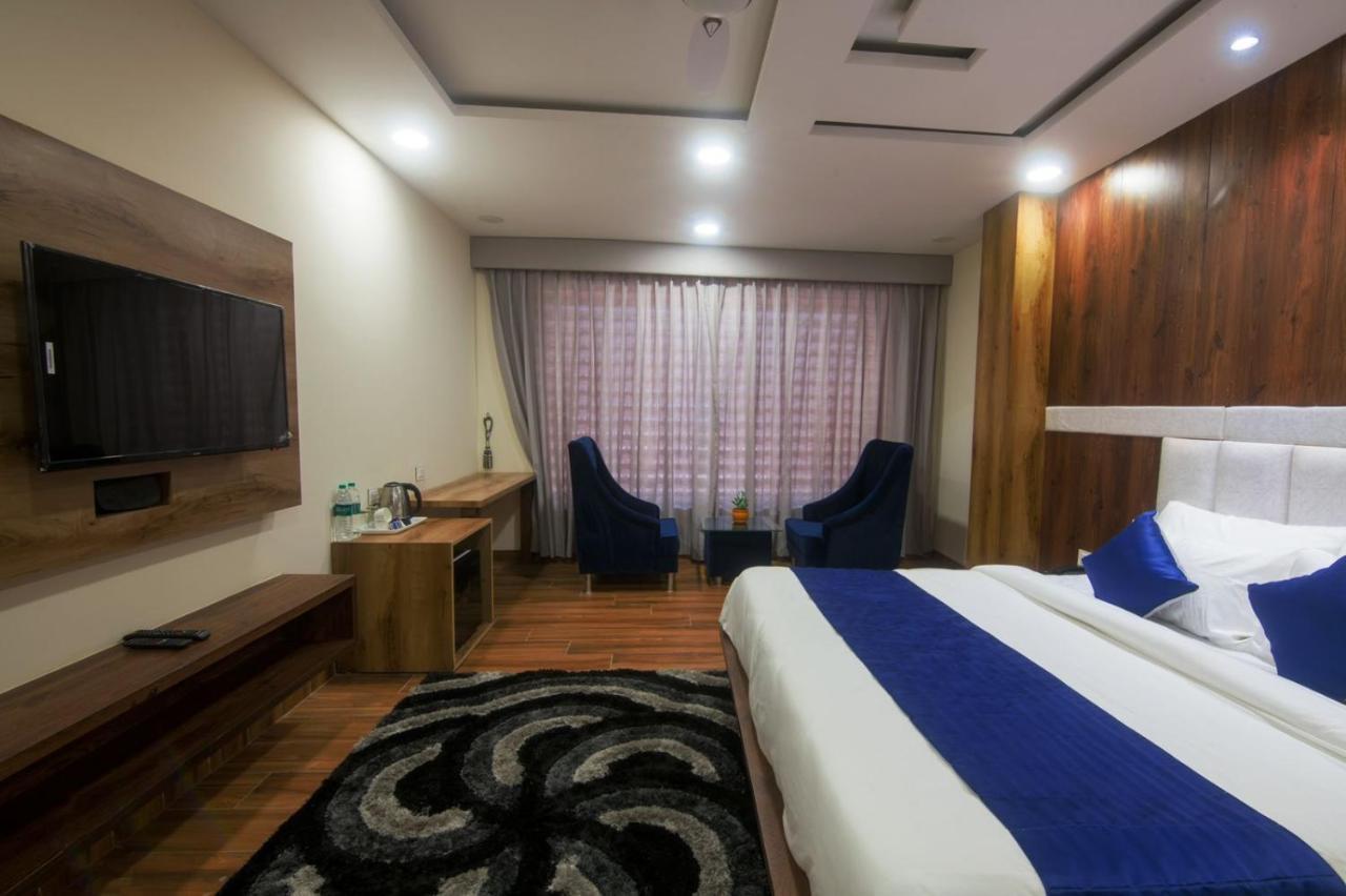 Shivaay Morex- A Vegetarian Hotel ダラムシャーラー エクステリア 写真